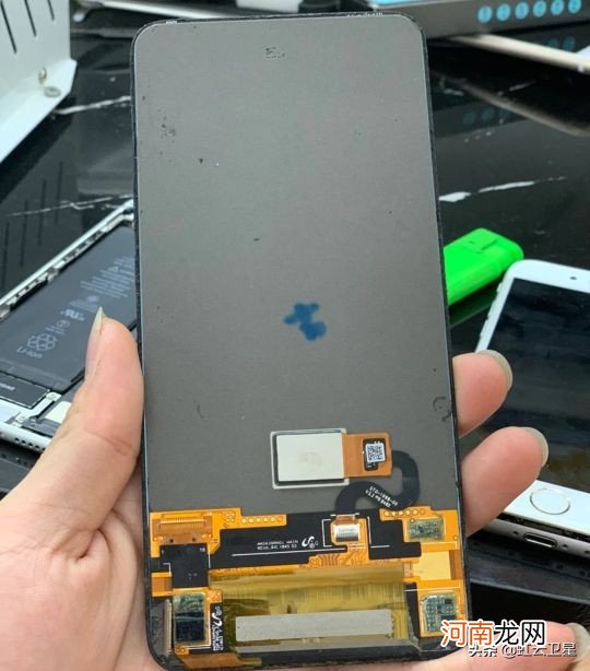手机屏幕碎了快速复原 手机外屏碎了怎么修复