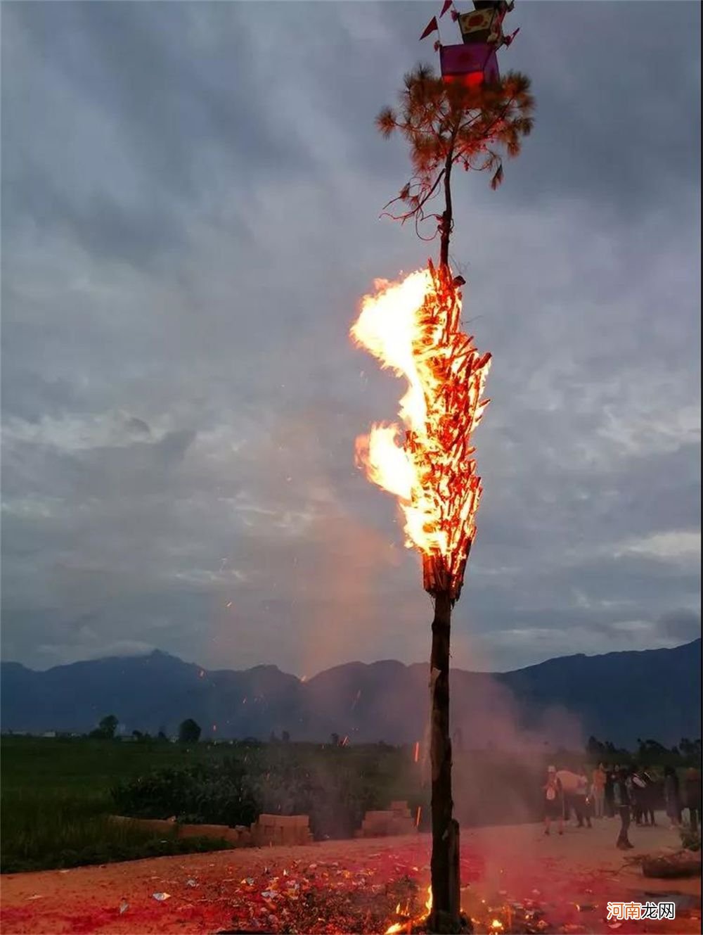 达幕大会是哪个民族的传统活动 火把节哪个民族的节日风俗