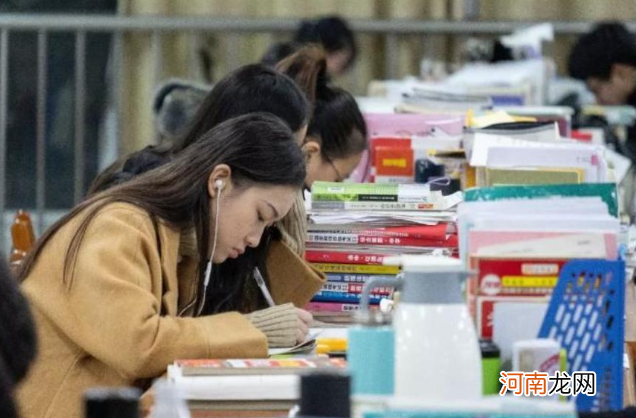 女生学什么专业挣钱多又轻松 女生学什么专业就业前景好