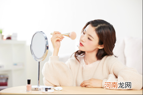 最简单的懒人化妆法 防晒和隔离的区别