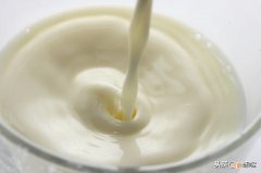 牛奶全脂和脱脂有啥区别 脱脂奶和全脂奶的区别