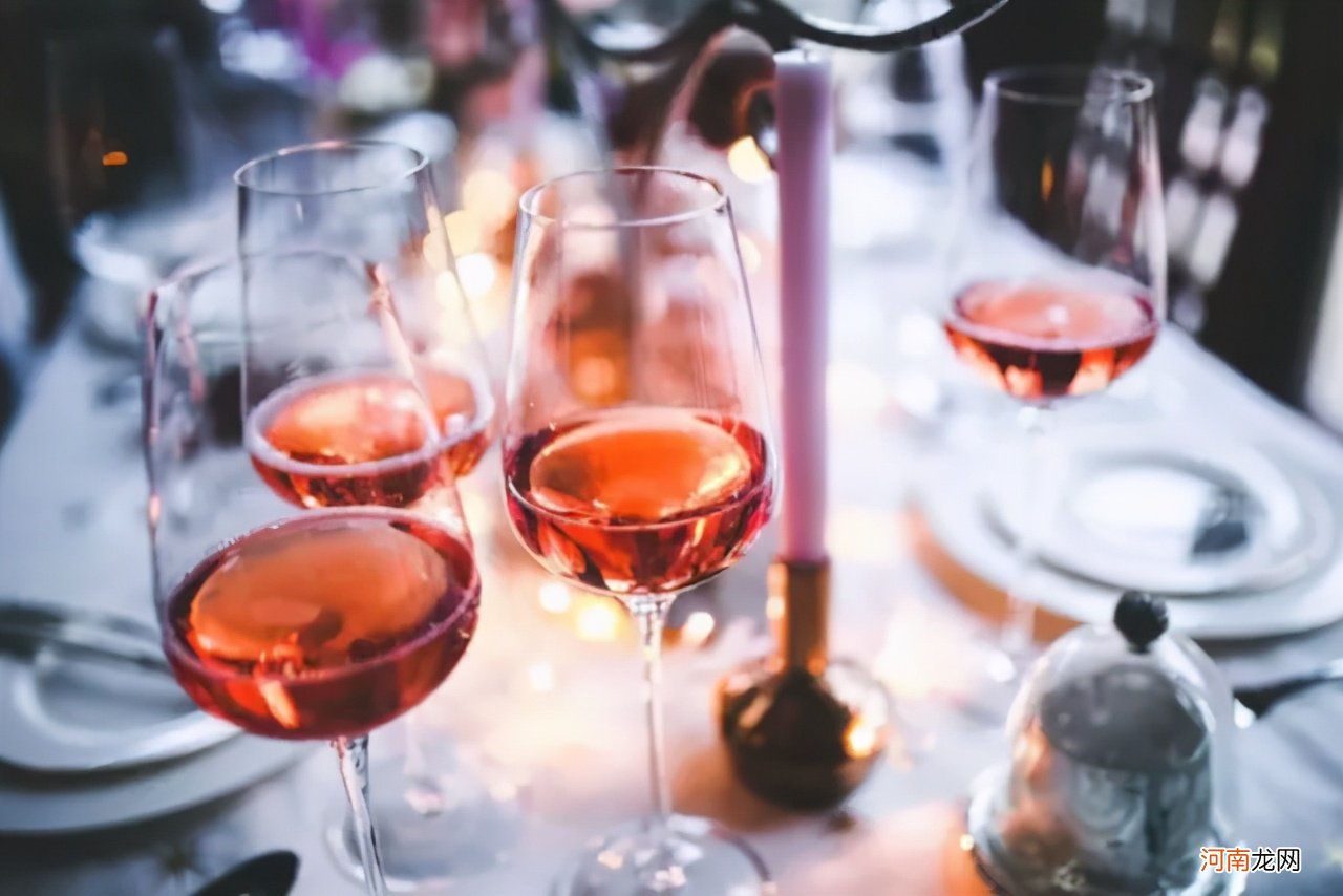 桃红葡萄酒的功效与作用 桃红葡萄酒的口感怎么喝