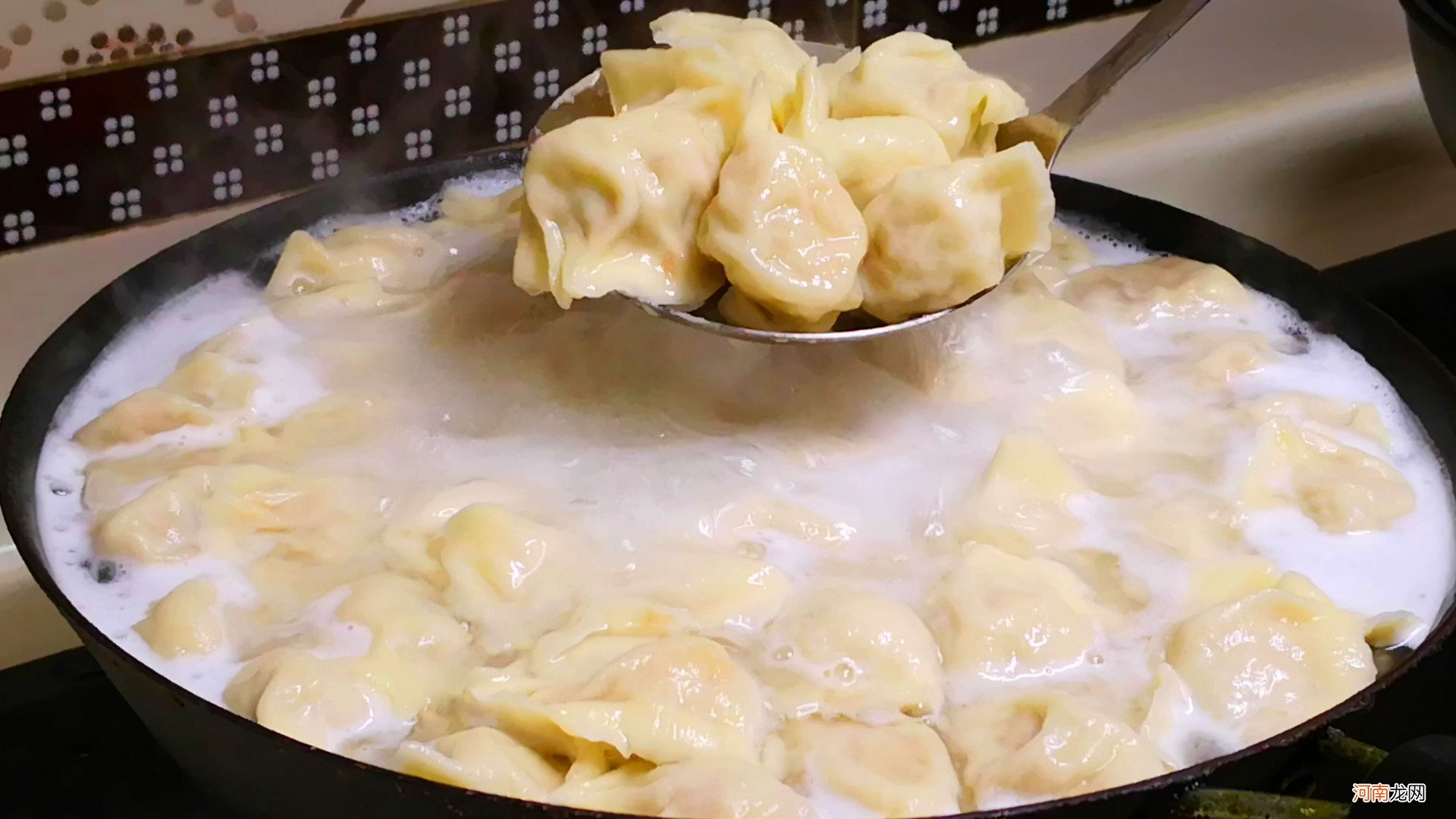 煮饺子用冷水还是热水 新鲜饺子怎么煮几分钟