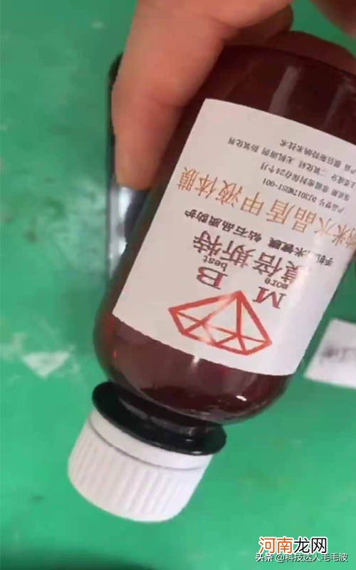 手机原装膜和钢化膜哪个防摔 手机原装膜好还是钢化膜好