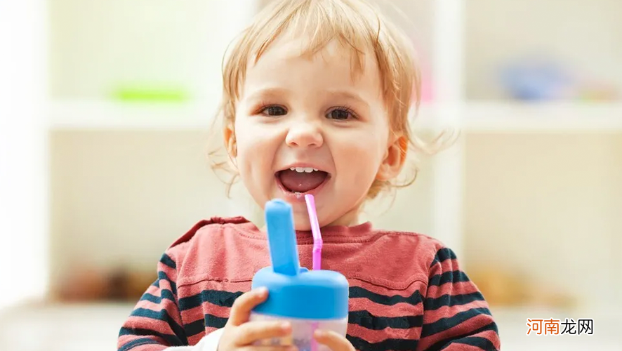 医生为啥建议宝宝 1 岁以后必须戒奶瓶？3 个风险一定要了解