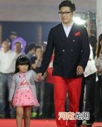 明星父子红毯亲子装扮 Kimi&amp;天天哪个更帅？