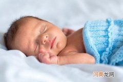 刚出生的婴儿总是睡觉 不吃不喝真的不饿吗？