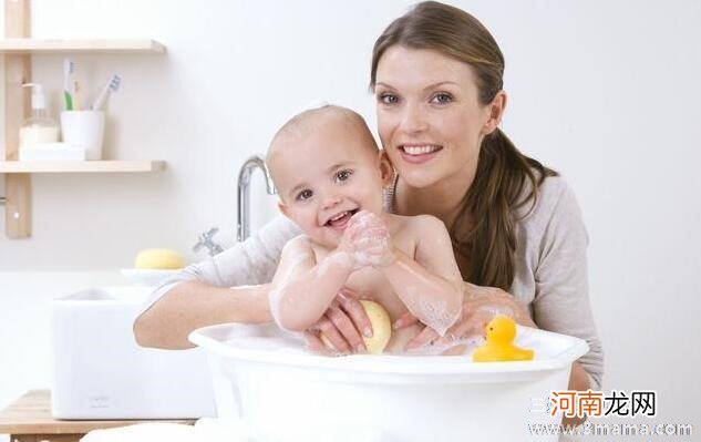 可以用母乳给宝宝洗脸吗母乳给宝宝洗脸的3大危害