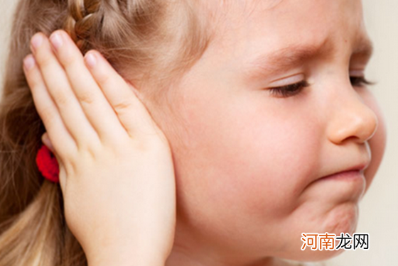 孩子经常不理你千万别怪他 那是宝宝中耳炎的典型症状