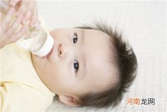 两大理由解析宝宝吃母乳需要喝水吗 需要喝水的三种情况