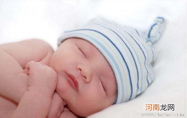 新生儿睡觉时使劲频繁可能是你忽视了这个问题