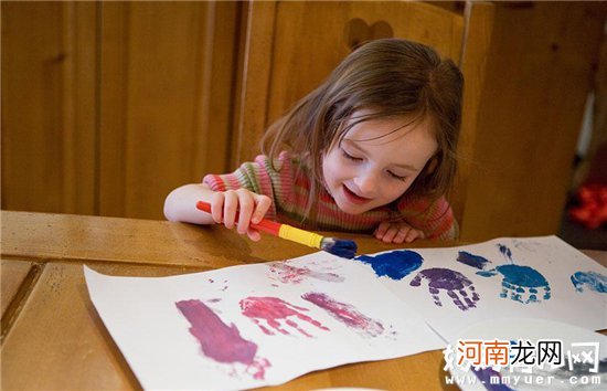 宝宝爱涂鸦要阻止吗 涂鸦可以解读孩子的性格类型
