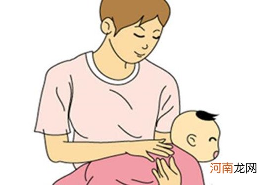 新生儿怎么拍嗝最有效的三个方法 真的管用！