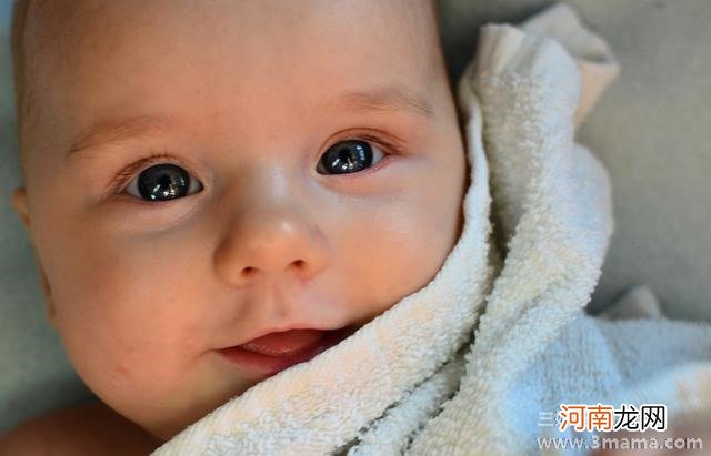 新生儿多久能看见东西超级全面的宝宝视力发育过程