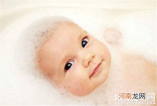 新生儿洗澡水温掌控你合格了吗 别再作无知妈妈害了宝宝