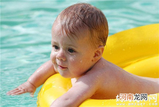 新生儿多少天可以游泳 新生儿有游泳的注意事项