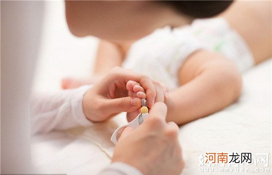 新生儿指甲娇嫩脆弱 刚出生的宝宝可以剪指甲吗