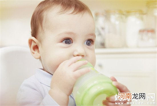 解读宝宝吐奶后能继续喂奶吗 其实是宝宝自己说了算