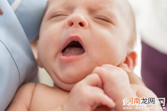 大便是宝宝健康与否的晴雨表 究竟新生儿大便次数多少正常
