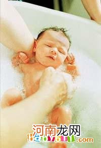 如何给小宝宝洗澡
