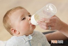 奶粉凉了怎么加热 宝宝喝二次加热奶粉的危害有哪些