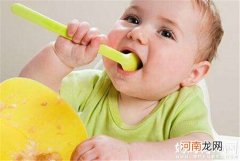 育儿专家回答多大训练宝宝自己吃饭 黄金时间竟是它