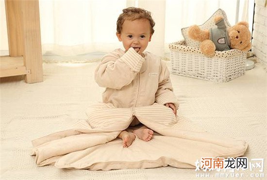 选错睡袋竟然引起宝宝窒息 睡袋是分腿好还是不分腿好？