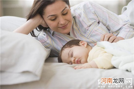 宝宝应该和大人睡到什么时候 如何让宝宝适应分床睡