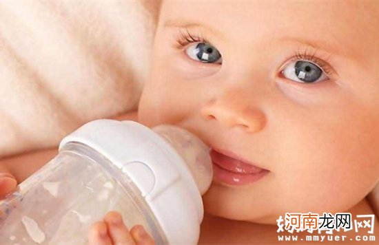 抱着奶瓶入睡已成习惯 宝宝睡前喝牛奶真的好吗