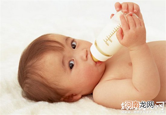 将药混进牛奶给宝宝喝行吗 这些错误的喝奶误区要避开