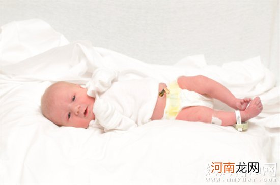 助产士决定宝宝肚脐是否漂亮 宝宝剪脐带的最佳时间
