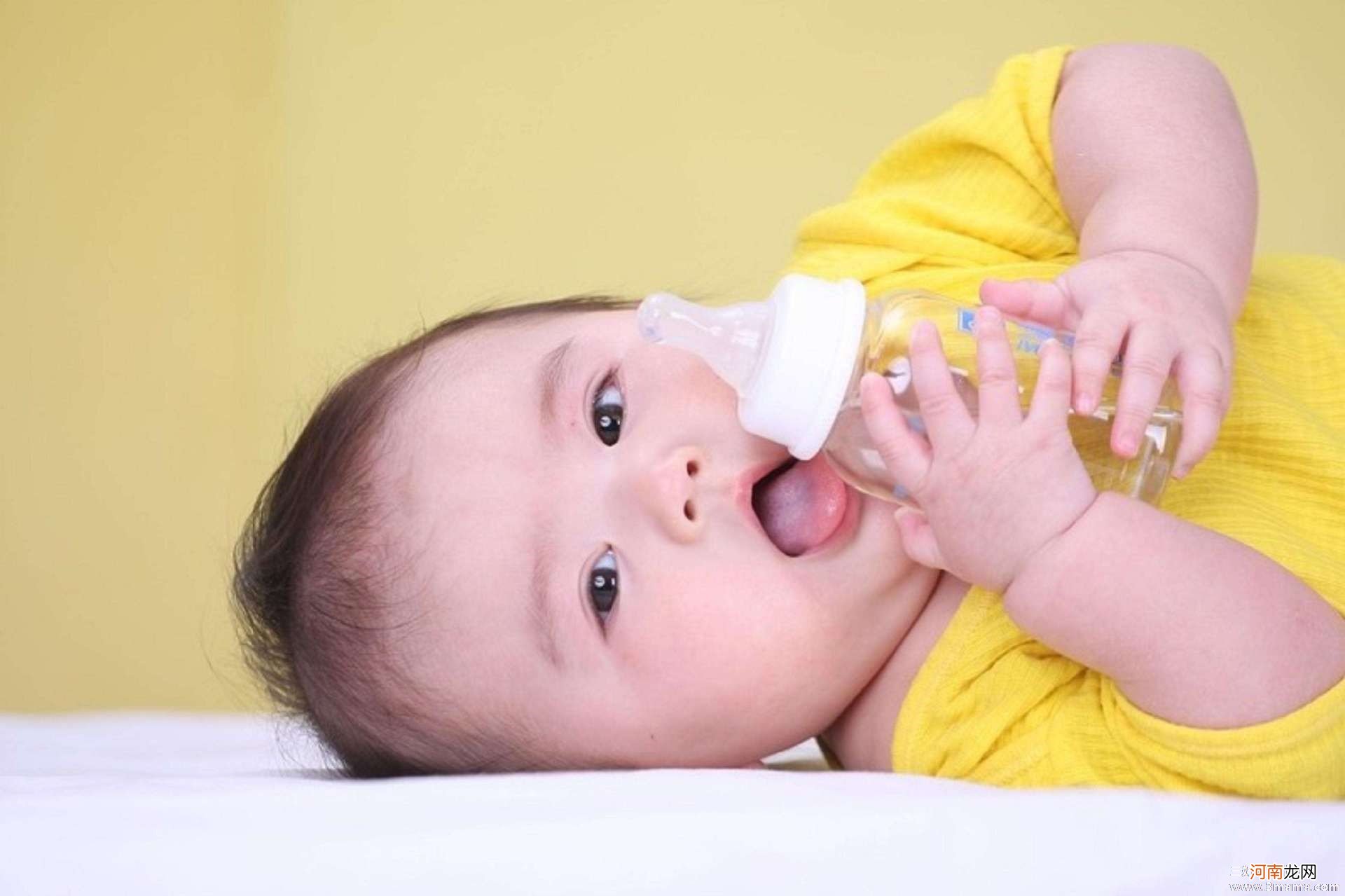 怎么样让小宝宝爱上喝水？