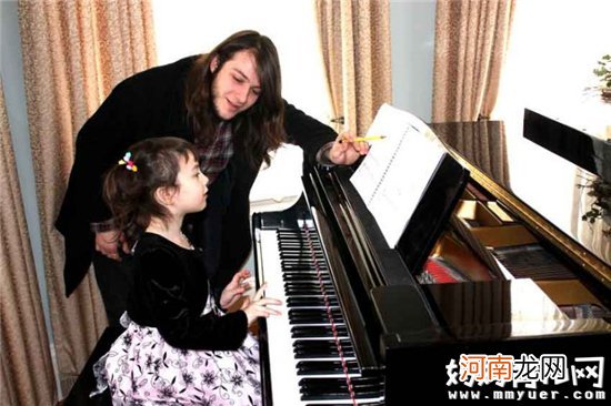 四岁的孩子学钢琴行吗 附上幼儿音乐能力检测表