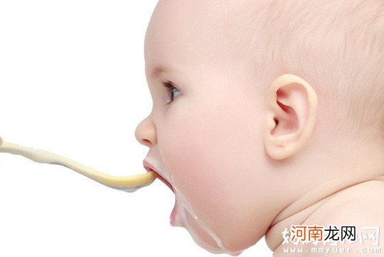 宝宝频繁吐奶是否正常 试试以下这些好方法