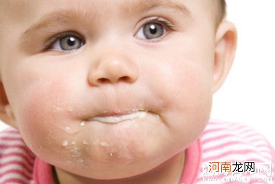 宝宝频繁吐奶是否正常 试试以下这些好方法