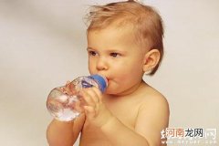 【吸管杯】吸管杯适合多大宝宝使用 使用吸管杯注意事项