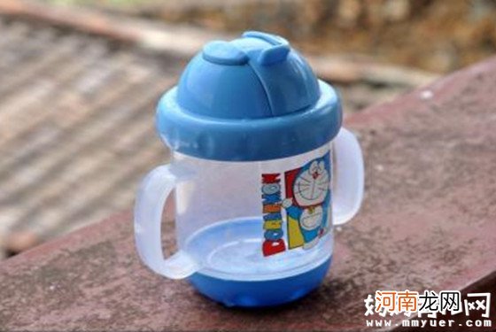 【吸管杯】吸管杯适合多大宝宝使用 使用吸管杯注意事项