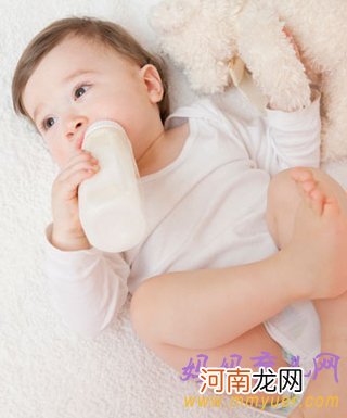 宝宝吐奶 应该如何“对症下药”