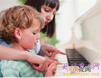 孩子从小学钢琴 促进智力开发培养耐力