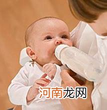 专家分析宝宝吐奶厉害的原因及正确的护理方法