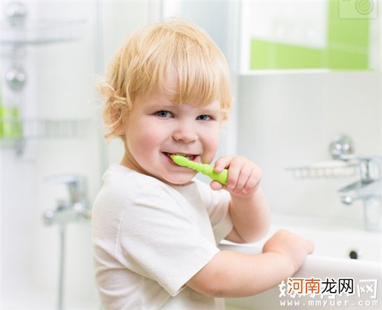 宝宝多大就要开始用牙刷 妈妈须知宝宝牙刷选购攻略
