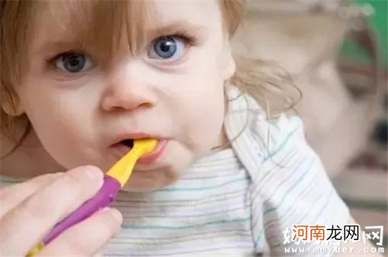 宝宝多大就要开始用牙刷 妈妈须知宝宝牙刷选购攻略