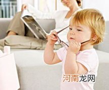 宝宝老是吐奶怎么办？防止吐奶的最好办法就是帮助孩子拍嗝