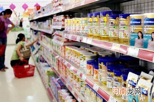 香港“限制奶粉出境”新法规 每人限带2罐奶粉离境