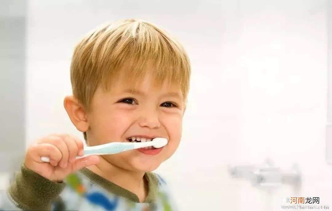 婴儿什么时候刷牙合适 孩子从多大开始刷牙最好