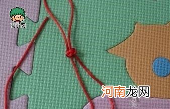 幼儿手工制作：手工编织新年彩绳