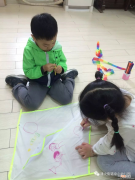 幼儿园托班艺术活动《纸条风筝》