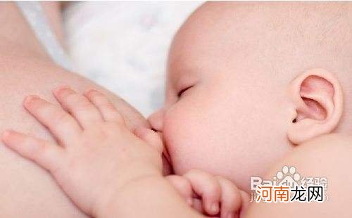 新生宝宝喂奶正确姿势图片