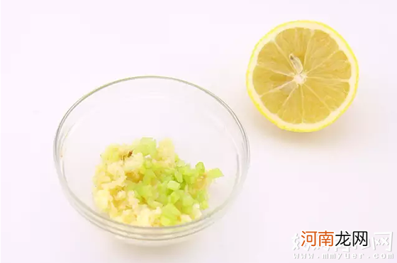 儿童补钙食谱——蒜蓉焗大虾的做法