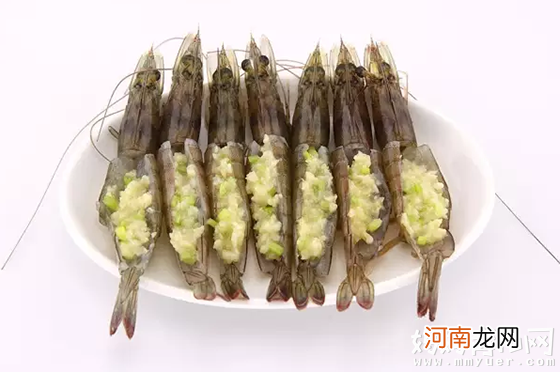 儿童补钙食谱——蒜蓉焗大虾的做法